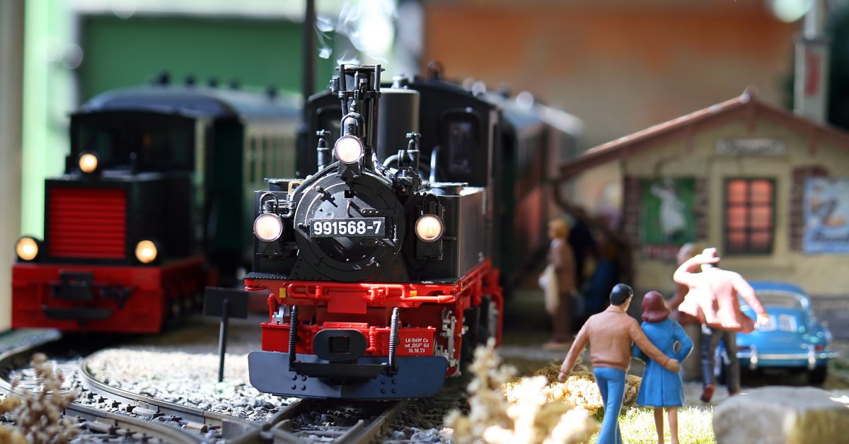 Indoor vs. Outdoor: Choosing the Right G-Scale Setup